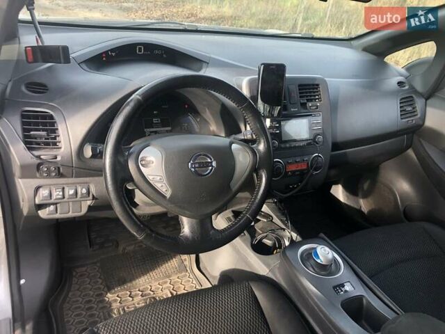 Серый Ниссан Лиф, объемом двигателя 0 л и пробегом 168 тыс. км за 10508 $, фото 20 на Automoto.ua
