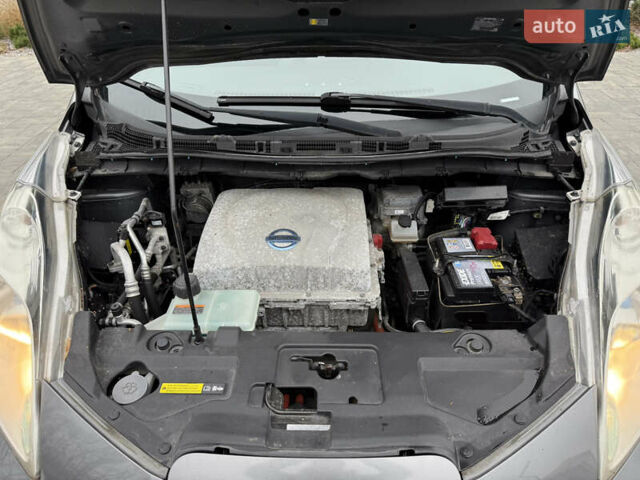 Сірий Ніссан Ліф, об'ємом двигуна 0 л та пробігом 126 тис. км за 5750 $, фото 39 на Automoto.ua