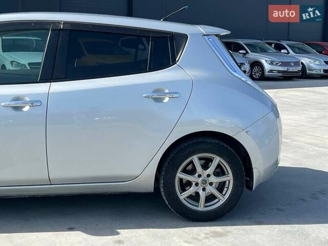 Серый Ниссан Лиф, объемом двигателя 0 л и пробегом 85 тыс. км за 6490 $, фото 5 на Automoto.ua