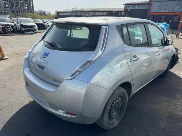 Серый Ниссан Лиф, объемом двигателя 0 л и пробегом 131 тыс. км за 4300 $, фото 3 на Automoto.ua