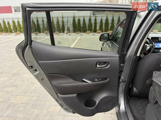 Сірий Ніссан Ліф, об'ємом двигуна 0 л та пробігом 126 тис. км за 5750 $, фото 24 на Automoto.ua