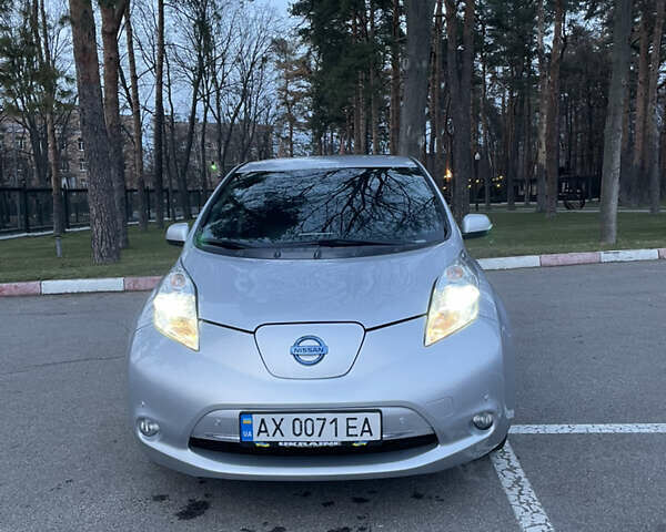 Серый Ниссан Лиф, объемом двигателя 0 л и пробегом 166 тыс. км за 6900 $, фото 2 на Automoto.ua