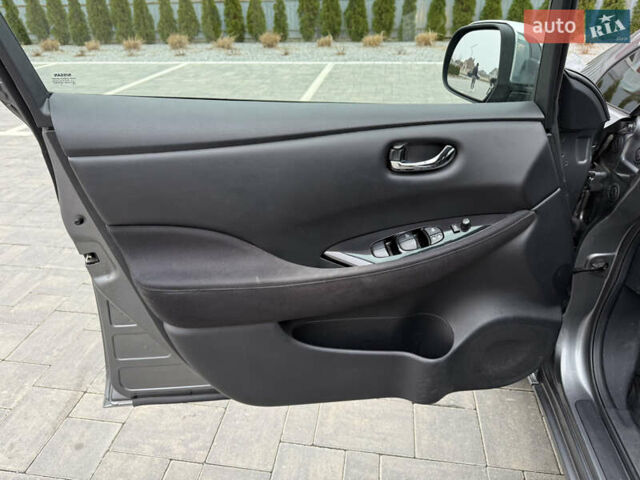 Сірий Ніссан Ліф, об'ємом двигуна 0 л та пробігом 126 тис. км за 5750 $, фото 11 на Automoto.ua