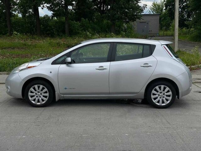 Сірий Ніссан Ліф, об'ємом двигуна 0 л та пробігом 75 тис. км за 5000 $, фото 3 на Automoto.ua