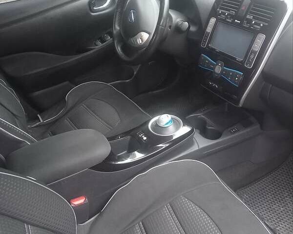 Сірий Ніссан Ліф, об'ємом двигуна 0 л та пробігом 140 тис. км за 6500 $, фото 5 на Automoto.ua