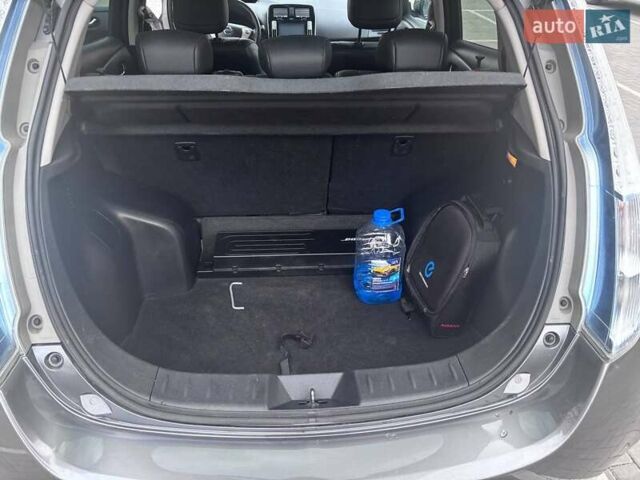 Сірий Ніссан Ліф, об'ємом двигуна 0 л та пробігом 108 тис. км за 7500 $, фото 10 на Automoto.ua