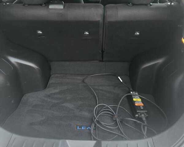 Серый Ниссан Лиф, объемом двигателя 0 л и пробегом 147 тыс. км за 4800 $, фото 31 на Automoto.ua