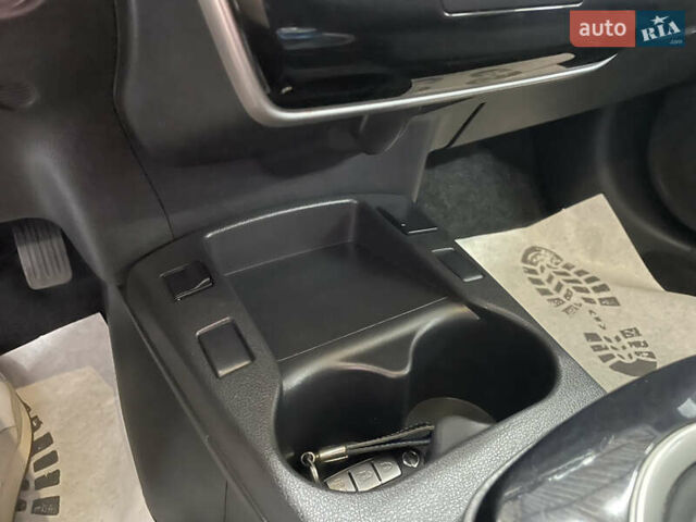 Ниссан Лиф 2013 в Стрые на Automoto.ua Серый Ниссан Лиф, объемом двигателя 0 л и пробегом 118 тыс. км за 6800 $, фото 43 на Automoto.ua