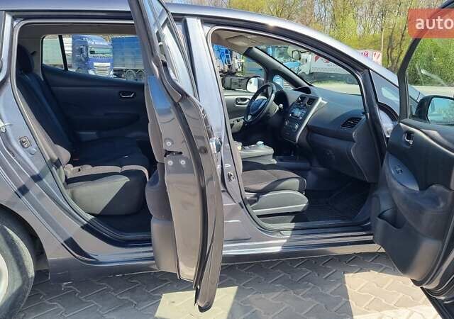 Серый Ниссан Лиф, объемом двигателя 0 л и пробегом 116 тыс. км за 7200 $, фото 6 на Automoto.ua