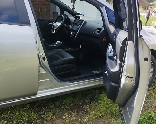 Сірий Ніссан Ліф, об'ємом двигуна 0 л та пробігом 96 тис. км за 7250 $, фото 14 на Automoto.ua