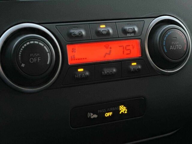 Серый Ниссан Лиф, объемом двигателя 0 л и пробегом 75 тыс. км за 5000 $, фото 23 на Automoto.ua