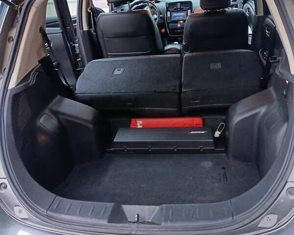 Серый Ниссан Лиф, объемом двигателя 0 л и пробегом 119 тыс. км за 8200 $, фото 13 на Automoto.ua