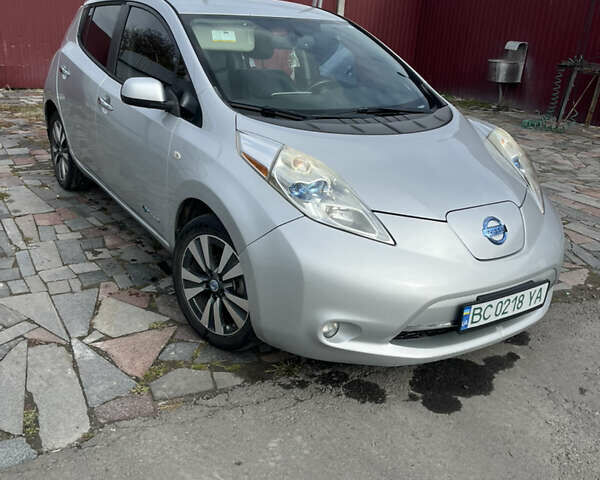 Серый Ниссан Лиф, объемом двигателя 0 л и пробегом 160 тыс. км за 11000 $, фото 2 на Automoto.ua