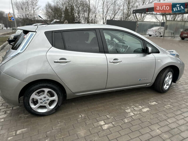 Серый Ниссан Лиф, объемом двигателя 0 л и пробегом 92 тыс. км за 8100 $, фото 6 на Automoto.ua