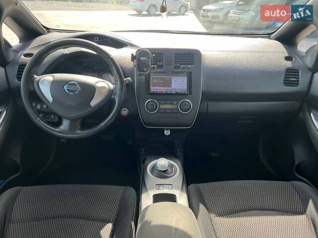 Серый Ниссан Лиф, объемом двигателя 0 л и пробегом 85 тыс. км за 6490 $, фото 31 на Automoto.ua