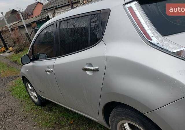 Серый Ниссан Лиф, объемом двигателя 0 л и пробегом 118 тыс. км за 5900 $, фото 1 на Automoto.ua