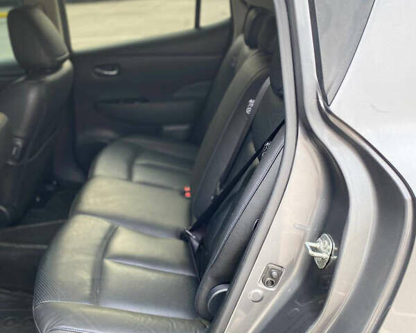 Серый Ниссан Лиф, объемом двигателя 0 л и пробегом 121 тыс. км за 8000 $, фото 32 на Automoto.ua