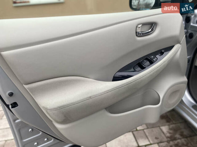 Сірий Ніссан Ліф, об'ємом двигуна 0 л та пробігом 70 тис. км за 4590 $, фото 23 на Automoto.ua