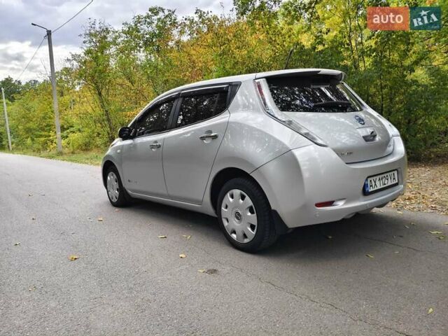 Сірий Ніссан Ліф, об'ємом двигуна 0 л та пробігом 157 тис. км за 9300 $, фото 2 на Automoto.ua