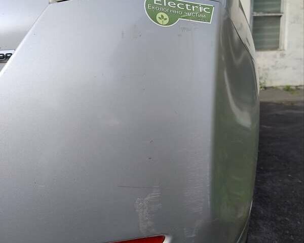 Серый Ниссан Лиф, объемом двигателя 0 л и пробегом 189 тыс. км за 6000 $, фото 4 на Automoto.ua