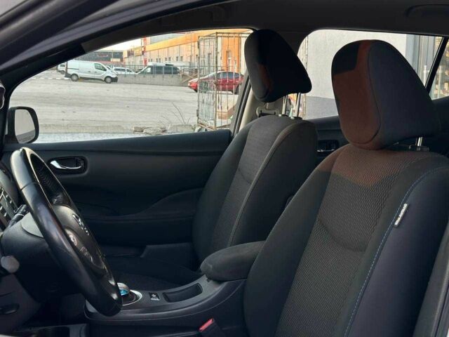 Серый Ниссан Лиф, объемом двигателя 0 л и пробегом 75 тыс. км за 5000 $, фото 10 на Automoto.ua
