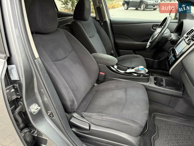 Сірий Ніссан Ліф, об'ємом двигуна 0 л та пробігом 126 тис. км за 5750 $, фото 34 на Automoto.ua