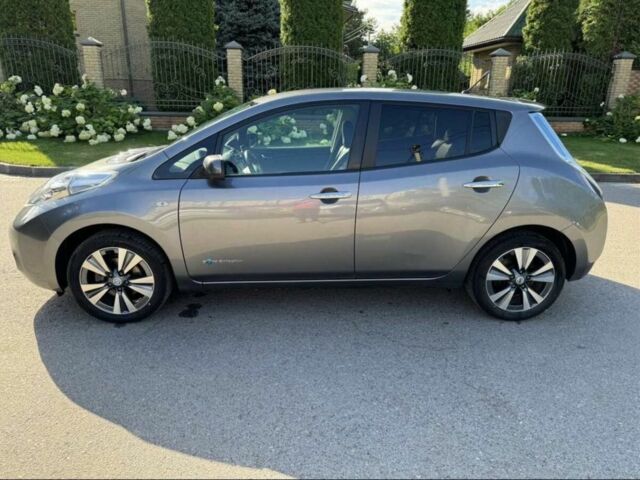 Серый Ниссан Лиф, объемом двигателя 0 л и пробегом 115 тыс. км за 7500 $, фото 1 на Automoto.ua