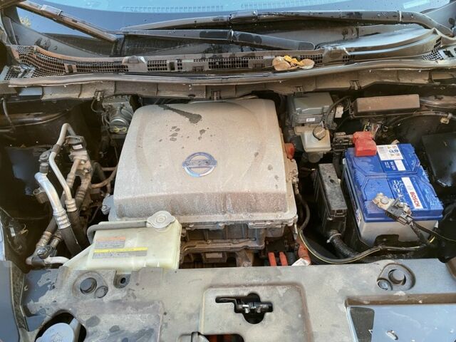 Серый Ниссан Лиф, объемом двигателя 0 л и пробегом 120 тыс. км за 7500 $, фото 6 на Automoto.ua