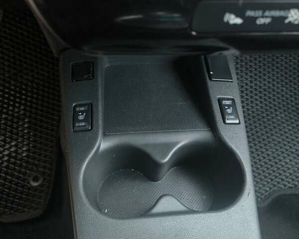 Серый Ниссан Лиф, объемом двигателя 0 л и пробегом 147 тыс. км за 4800 $, фото 17 на Automoto.ua