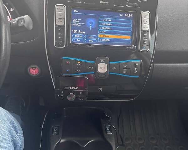 Сірий Ніссан Ліф, об'ємом двигуна 0 л та пробігом 108 тис. км за 7500 $, фото 3 на Automoto.ua