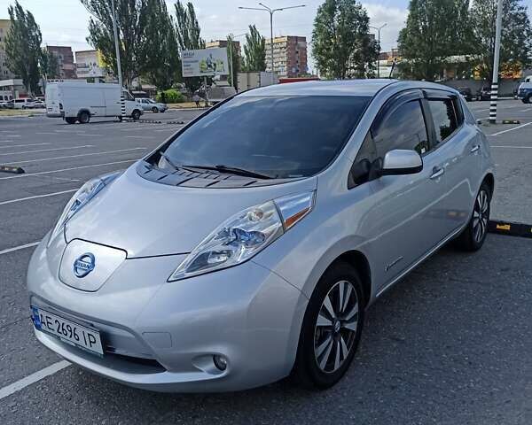 Серый Ниссан Лиф, объемом двигателя 0 л и пробегом 287 тыс. км за 6500 $, фото 5 на Automoto.ua