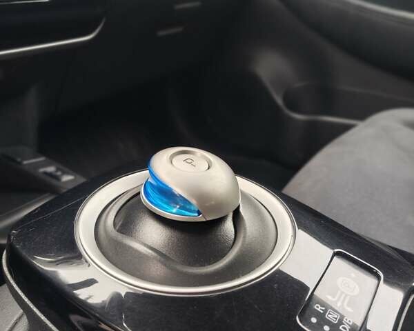 Серый Ниссан Лиф, объемом двигателя 0 л и пробегом 124 тыс. км за 6500 $, фото 21 на Automoto.ua