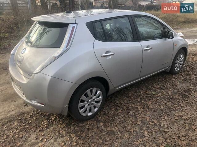 Серый Ниссан Лиф, объемом двигателя 0 л и пробегом 168 тыс. км за 10508 $, фото 4 на Automoto.ua