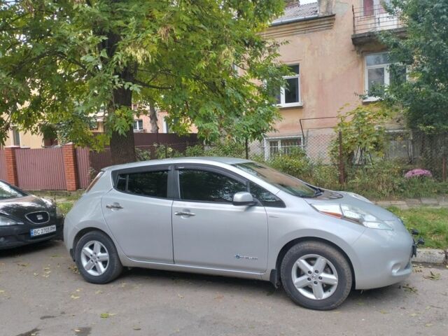 Серый Ниссан Лиф, объемом двигателя 0 л и пробегом 233 тыс. км за 5500 $, фото 3 на Automoto.ua