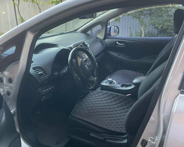 Сірий Ніссан Ліф, об'ємом двигуна 0 л та пробігом 170 тис. км за 5500 $, фото 3 на Automoto.ua