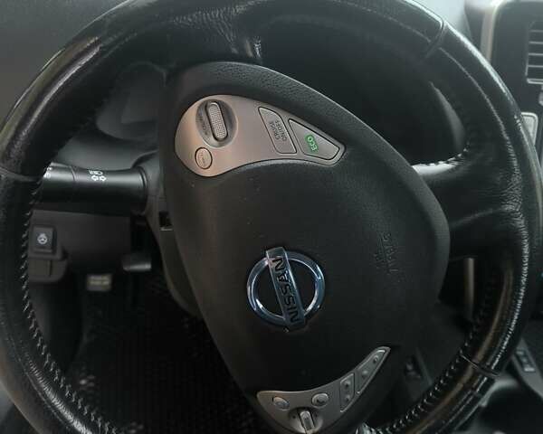 Серый Ниссан Лиф, объемом двигателя 0 л и пробегом 147 тыс. км за 4800 $, фото 24 на Automoto.ua