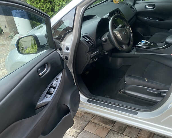 Серый Ниссан Лиф, объемом двигателя 0 л и пробегом 104 тыс. км за 6700 $, фото 18 на Automoto.ua