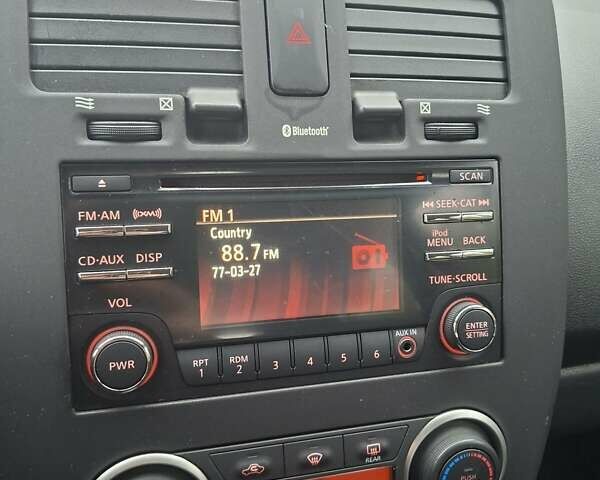 Серый Ниссан Лиф, объемом двигателя 0 л и пробегом 148 тыс. км за 5700 $, фото 12 на Automoto.ua