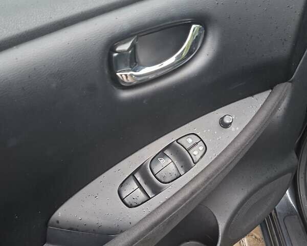 Серый Ниссан Лиф, объемом двигателя 0 л и пробегом 148 тыс. км за 5700 $, фото 10 на Automoto.ua