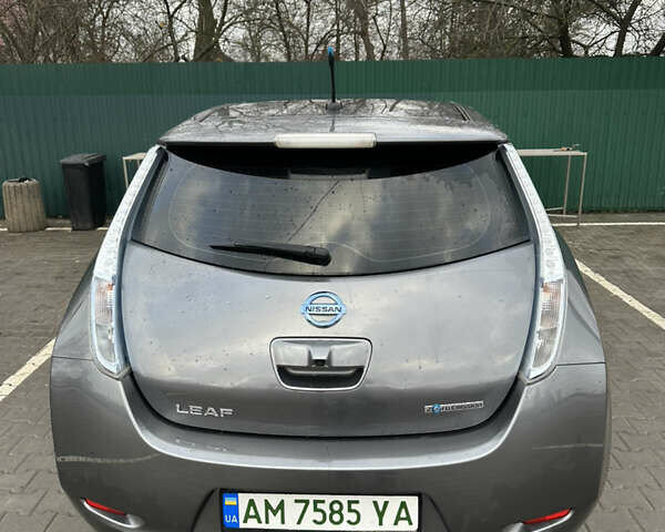 Серый Ниссан Лиф, объемом двигателя 0 л и пробегом 96 тыс. км за 8000 $, фото 13 на Automoto.ua