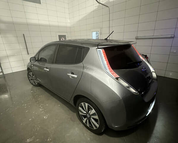 Серый Ниссан Лиф, объемом двигателя 0 л и пробегом 128 тыс. км за 7200 $, фото 13 на Automoto.ua