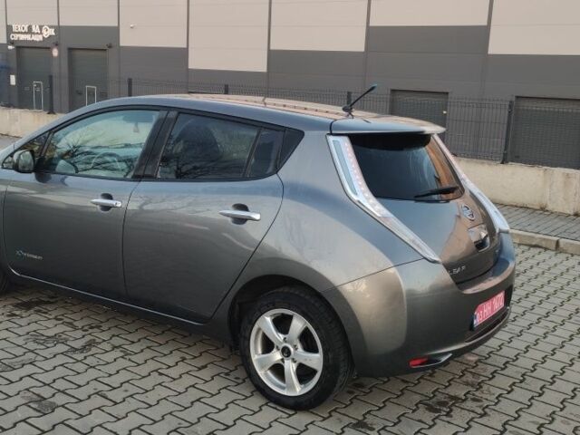 Серый Ниссан Лиф, объемом двигателя 0 л и пробегом 144 тыс. км за 5200 $, фото 6 на Automoto.ua