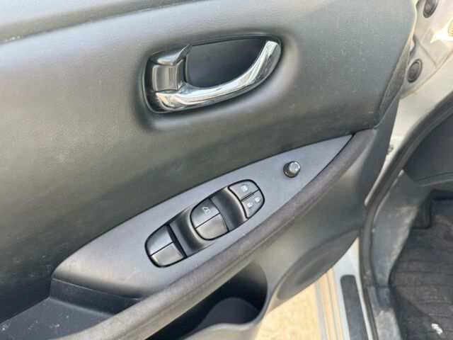 Серый Ниссан Лиф, объемом двигателя 0 л и пробегом 131 тыс. км за 4300 $, фото 8 на Automoto.ua