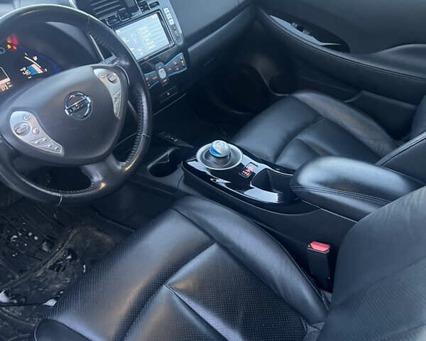 Серый Ниссан Лиф, объемом двигателя 0 л и пробегом 130 тыс. км за 6700 $, фото 3 на Automoto.ua