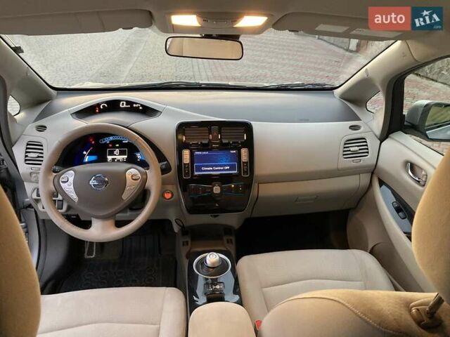 Серый Ниссан Лиф, объемом двигателя 0 л и пробегом 120 тыс. км за 4750 $, фото 14 на Automoto.ua