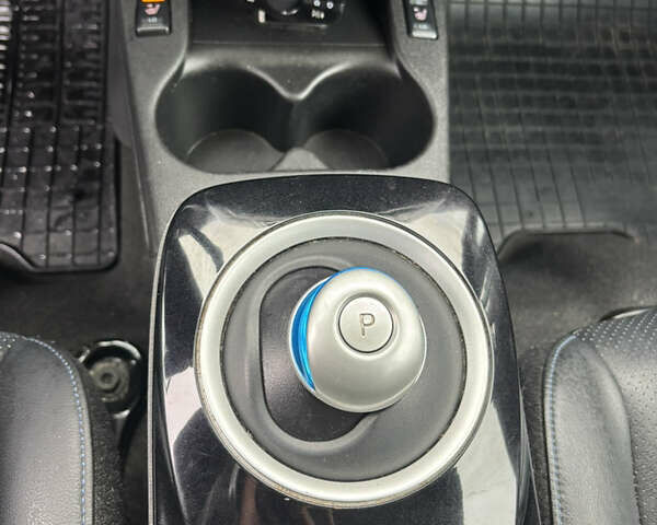 Серый Ниссан Лиф, объемом двигателя 0 л и пробегом 125 тыс. км за 6750 $, фото 25 на Automoto.ua