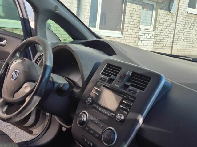 Серый Ниссан Лиф, объемом двигателя 0 л и пробегом 200 тыс. км за 9000 $, фото 7 на Automoto.ua