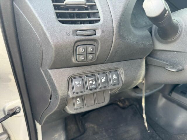 Серый Ниссан Лиф, объемом двигателя 0 л и пробегом 131 тыс. км за 4300 $, фото 6 на Automoto.ua