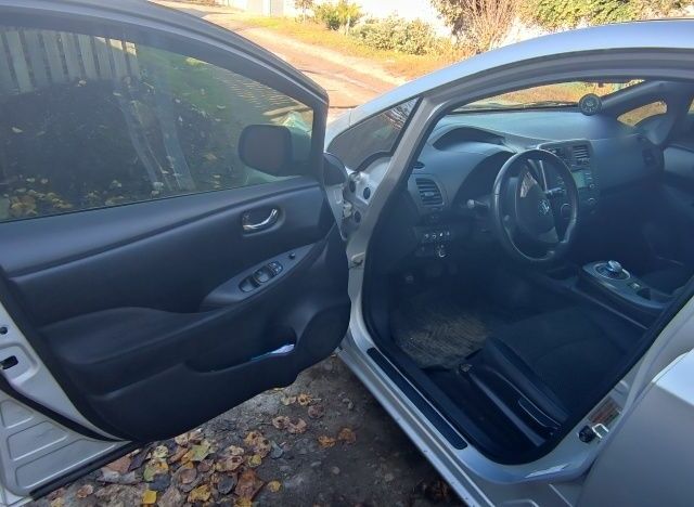 Серый Ниссан Лиф, объемом двигателя 0 л и пробегом 153 тыс. км за 5500 $, фото 6 на Automoto.ua