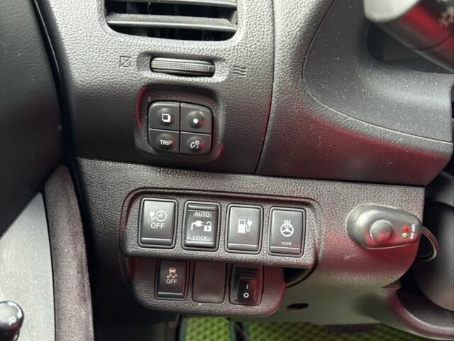 Ниссан Лиф 2013 в Днепре (Днепропетровске) на Automoto.ua Серый Ниссан Лиф, объемом двигателя 0 л и пробегом 163 тыс. км за 5100 $, фото 8 на Automoto.ua